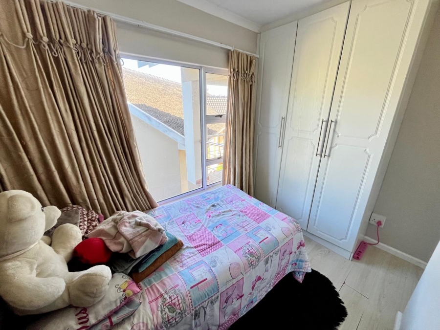 To Let 4 Bedroom Property for Rent in Beacon Bay Eastern Cape